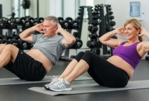 Um casal fazendo abdominal na academia - Você Provavelmente Está Cometendo Estes 3 Erros Fatais ao Tentar Perder Barriga